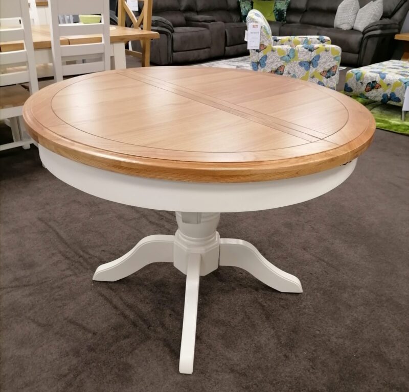 Skellig 1.1m - 1.45m Extendable Round Dining Table