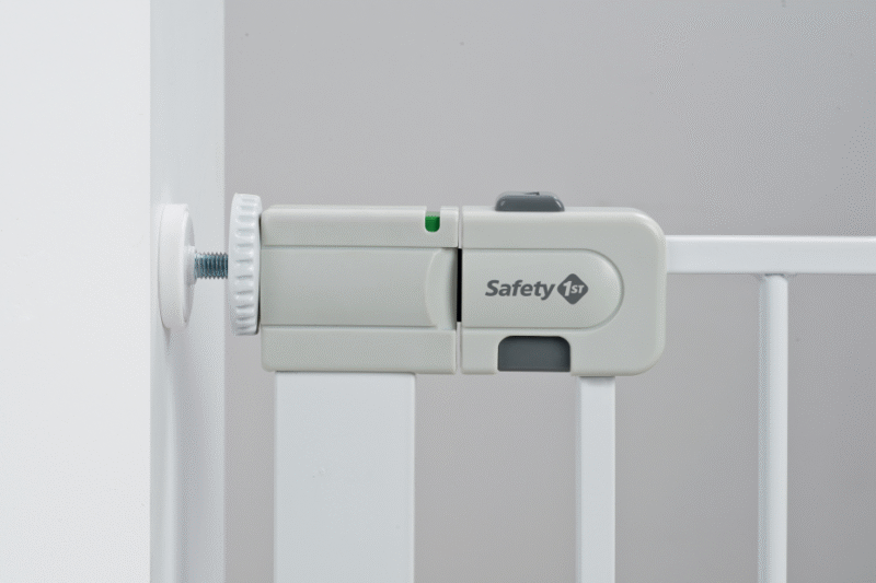 Safety 1st Easy Close Metal SecureTech Gate - Image 4